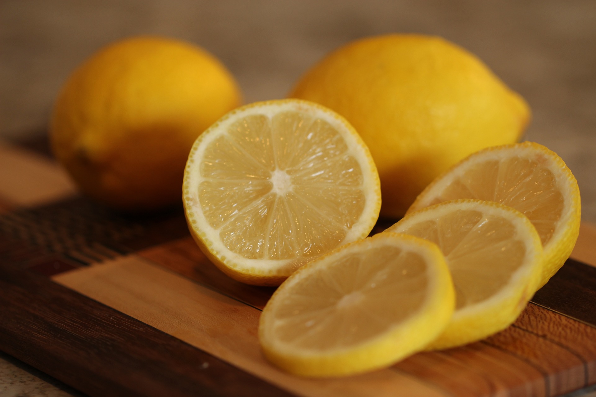 Zitronenschalen als Hausmittel