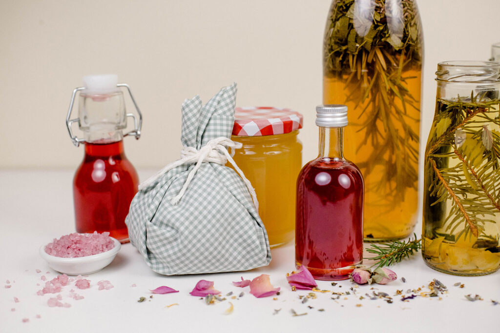 Lavendel-Rosen-Sirup für deine DIY-Naturgeschenke